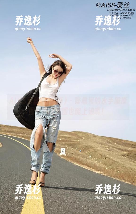 AISS爱丝(钻石版) - 陈雅漫的水手服原图：不带泳圈也能上浪啊！
