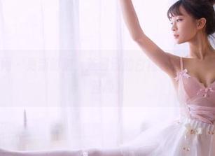 GIRLT果团网 – 更新时刻，陈雅漫的白裙合集，像是在耳边轻声召唤。