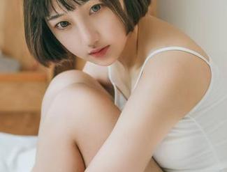 果团网：偷瞄甜心萝莉，私拍套图别太好看！