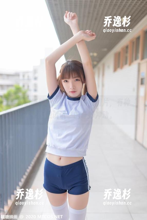 看这组喵糖映画的户外制服图片，有种‘我也想试试’的奇妙冲动。
