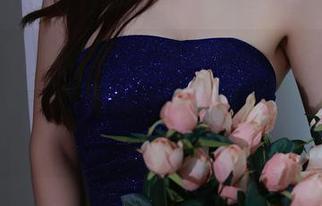 Xiuren秀人网 – “不要在草地上打滚哦”,lucky咏丹的校园套图却让草坪情不自禁。