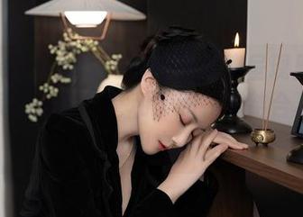 Xiuren秀人网 – 最新写真集呈现周周不吃香菜的浴室，窘和美的完美结合，谁能看明白。