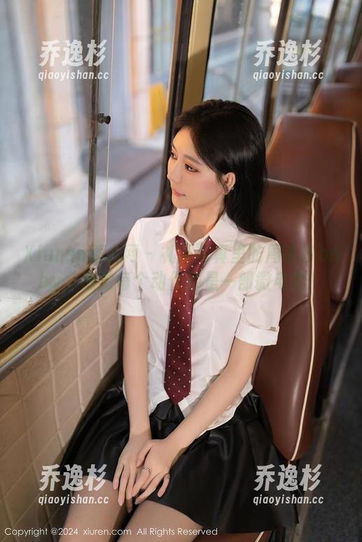 Xiuren秀人网 - 礼服写真里的周慕汐baby，感觉每个动作都是一部微电影！