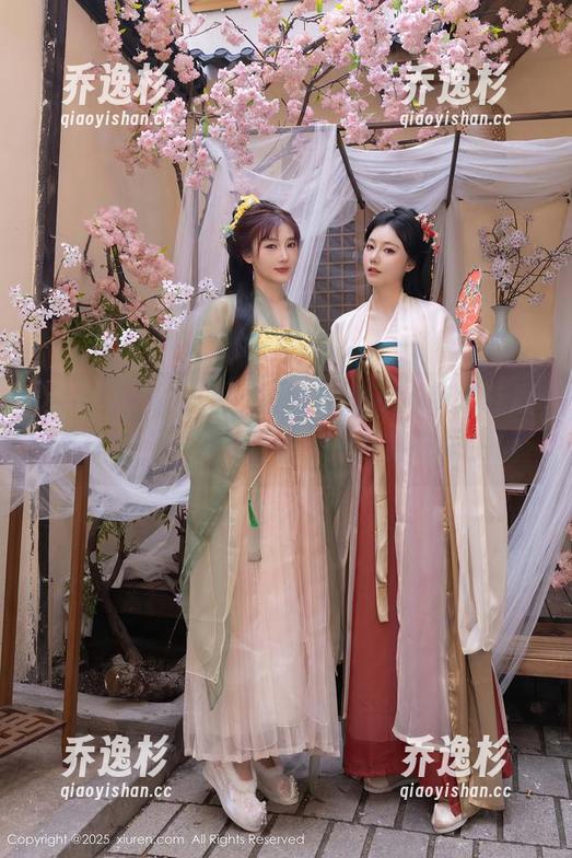 Xiuren秀人网 - 徐莉芝Booty高跟鞋最新写真：一只脚优雅，一只脚在求生！