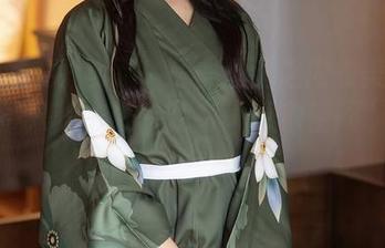 Xiuren秀人网 – 是小逗逗之内衣美图：穿的不只是衣服，还有“想象空间”！套图让人捉摸不透。