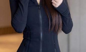 Xiuren秀人网 – 迷失在灰丝图集，糯美子MINIbabe直击心底的小秘密