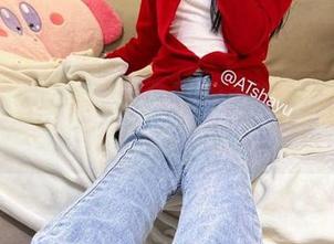 打破次元壁!at鲨鱼带你走进胡桃的真实写真集与资源!