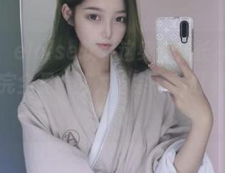 别说了，eloise软软这身女仆长裙配美图合集，完全是“我为啥会一直盯着屏幕”的节奏。