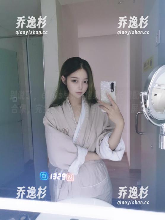 eloise软软 别说了,eloise软软这身女仆长裙配美图合集,完全是“我为啥会一直盯着屏幕”的节奏。