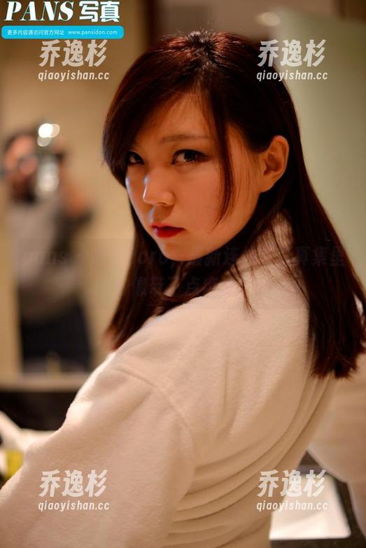 pans - 她是Roro，最新连体衣写真集里好像带了点魔法。