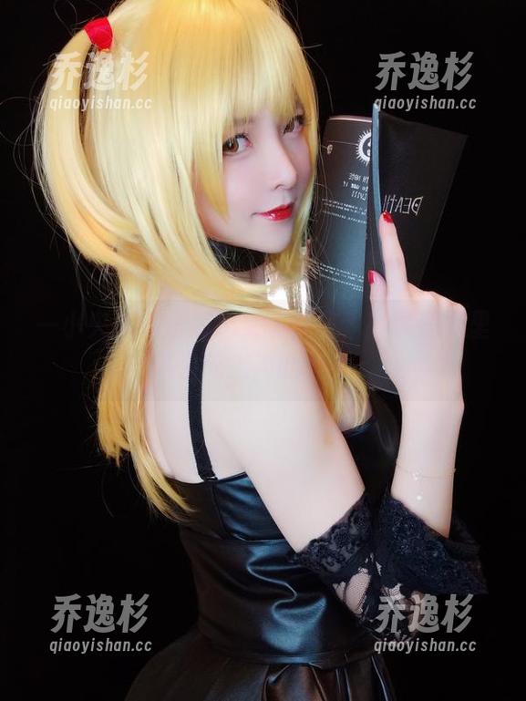 一小央泽 一小央泽用短裤定义了夏日,高清美图里尽是无意间的撩人。