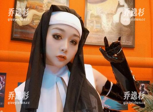三刀刀miido的豹纹分享，作品里的每一寸都是一种叛逆的优雅。