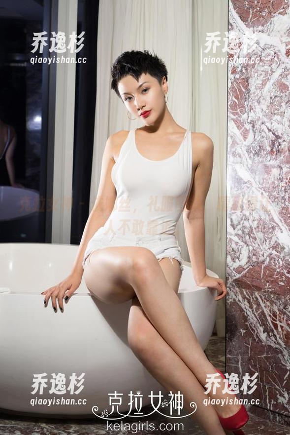 克拉女神 - 依娜丝，礼服图集，精致得让人不敢靠近。