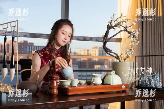 克拉女神 - 大阳的短裙写真，今夏的壁纸选择，一不小心就成了风尚指南！