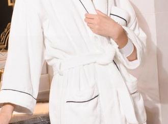 克拉女神 – 宋智珍的校服照片，带我回到那个想逃课却又不舍不得的季节