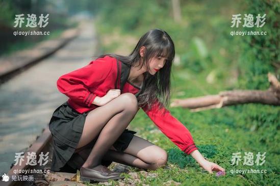 兔玩映画的JK小姐姐，甜得像是奶茶，却又隐隐让人有点心慌。