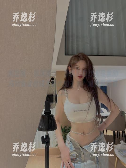 微密圈 - 精选婚纱，厚重的白纱和轻盈的周妍希谁会成为最终的主角？难道真需要投票？