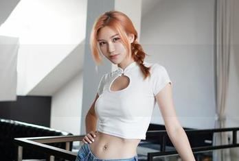 嗲囡囡 – 原图大赏：流氓小巫女的自拍，满满的“流氓气息”。