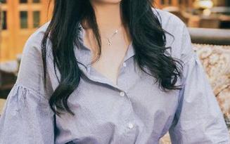 头条女神 – 高韩菲的JK私拍：套图里满满都是岁月静好的标配，完美到我恨不得赶紧发个朋友圈。