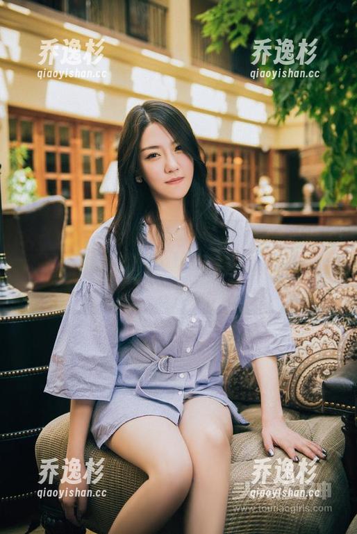 头条女神 - 高韩菲的JK私拍：套图里满满都是岁月静好的标配，完美到我恨不得赶紧发个朋友圈。