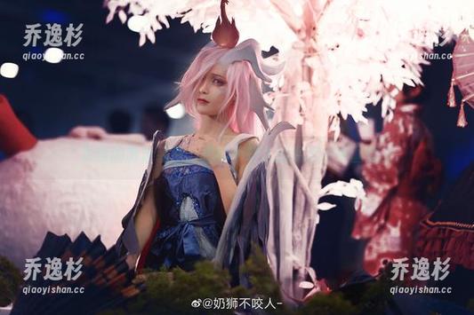 奶狮不咬人 贵族的游泳装扮:奶狮不咬人的私房水中画像。