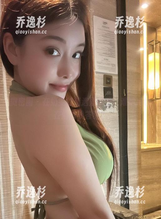 奶雯 微密圈 - 在奶雯的精选剧情里,难道她也在偷偷找答案?