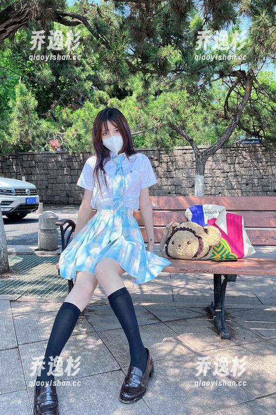 纷纷扰扰下的清新——妖君白研连衣裙精选写真