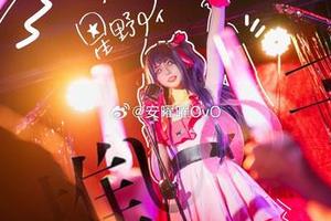 略显暧昧的白丝，最新安曜曜写真似乎藏着巧妙的小暗示
