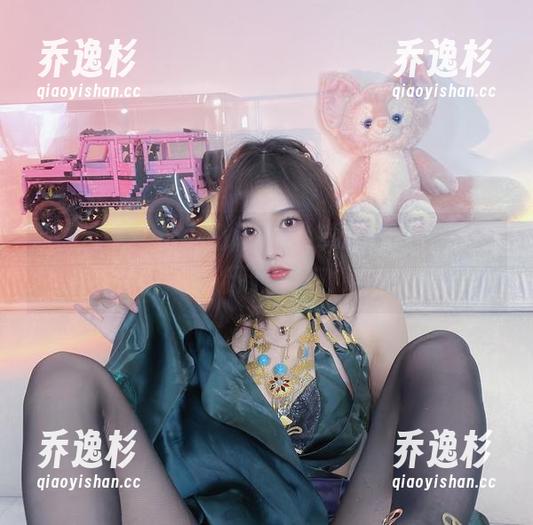 原图乱入！小小奶瓶儿的纯欲吊带，精选里的低调奢华！