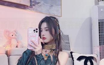 小小奶瓶儿穿白衬衫气质在线，免费套图速来追！