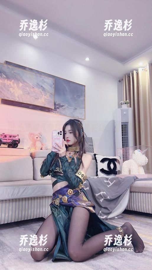 小小奶瓶儿穿白衬衫气质在线，免费套图速来追！