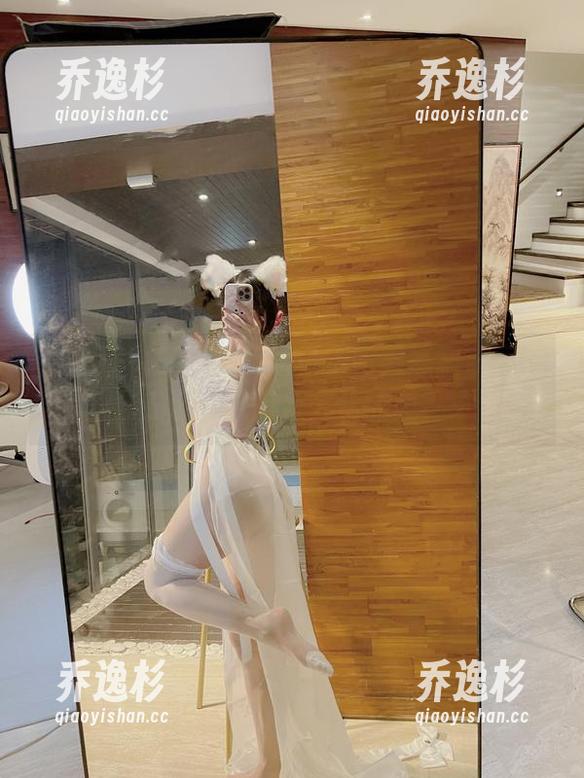 微密圈 - 打破常规的小玉吃果冻制服写真，谁说只有公式化的美？