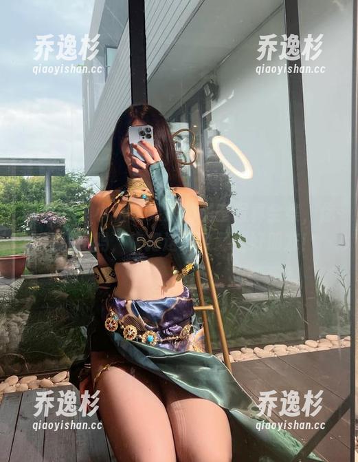 微密圈 - 小玉吃果冻的镂空写真全集，你敢接招吗，快把这图收藏给好朋友！