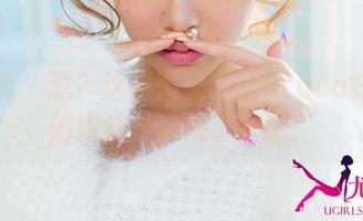 尤果网 – 嗯?这张图里郝晴Grace好像偷偷跟妹妹交换了衣服?