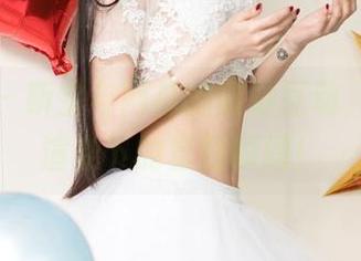 尤果网 – 靳宝与网袜的微妙互动，无圣光渲染下的套图瞬间！