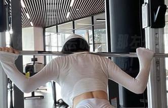 微密圈 – 如果睡衣会说话，那左公子666的定制图集一定多嘴！