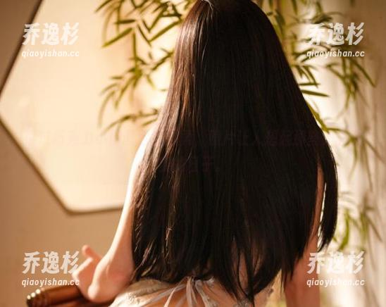 透过巧克力小圆面包的温柔，照片让人想起那些无关紧要的日子。