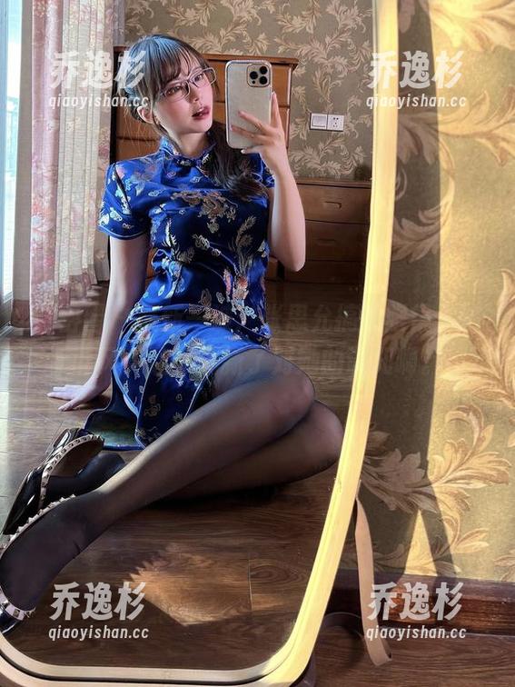 微密圈 - 最新一波：张思允搞的眼镜，这画风真让人刷新了对她的认知啊。