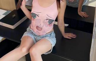 微密圈 – 专属张思允的私拍时刻：在黑丝和制服中，做个办公室的精致女孩。