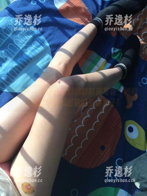 微密圈 - 无敌哒小姨妈的制服写真：她的美丽就像那刚出锅的煎饼果子！