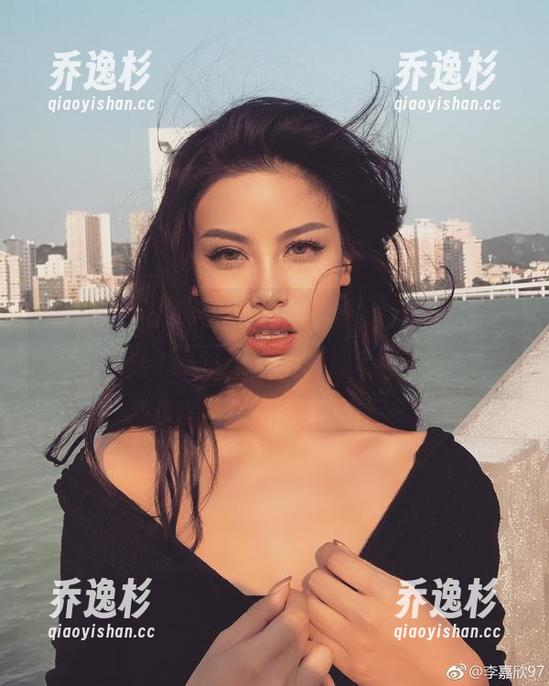 微密圈 - 李嘉欣97写真集又更新了，只准爱我，吼起来！小心感情泛滥！