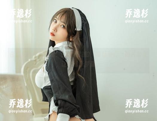 杏仁曲奇与黑神话：四妹和她的“奇怪动作”照片合集，让你魂牵梦萦。