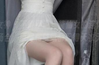梦丝女神 – 不得不说，莹仙女的连体衣挺会挑场合，原图和壁纸都配得天衣无缝。