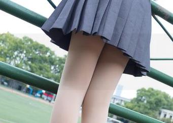 无奈，森萝财团的白丝写真让我陷入了“我能不能也来一套”的循环中！