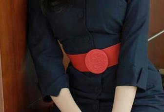 模范学院 – Ellie艾栗栗泳池写真集：那里的温度不会低于你想象