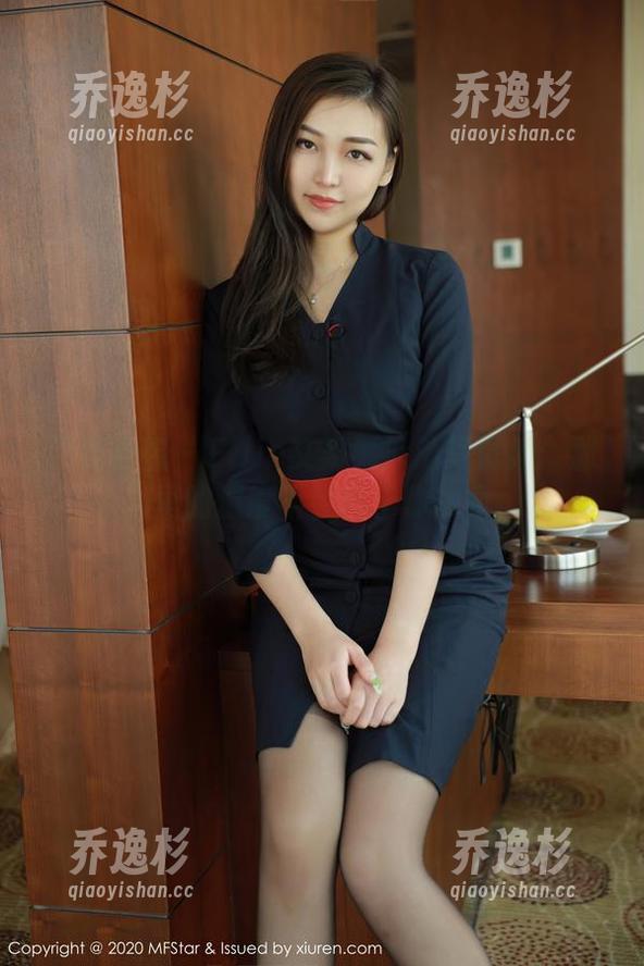 模范学院 - Ellie艾栗栗泳池写真集：那里的温度不会低于你想象