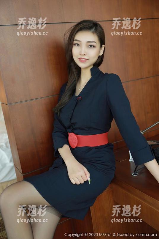 模范学院 - 作品全集：SiByl李思宁的裸足，足不出户也能感受自由奔跑！