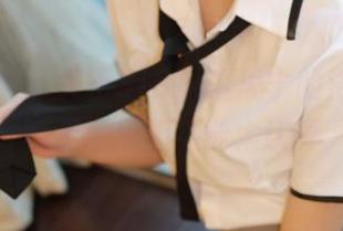 模范学院 – 关于SiByl李思宁的浴室套图，有点意思但不能太认真。