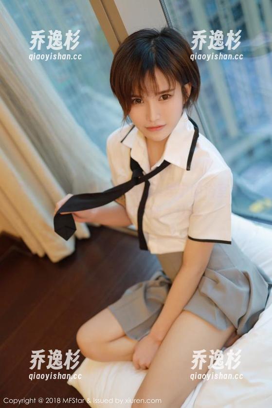 模范学院 - 关于SiByl李思宁的浴室套图，有点意思但不能太认真。