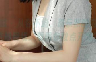 模范学院 – 从容不迫，黄乐然的内衣图包直播现场：原图你敢点开吗？